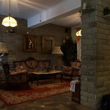Flora Homestay *